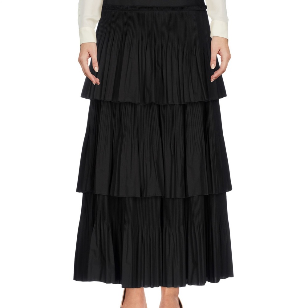 Alberta Ferretti black size 6 skirt. NWT